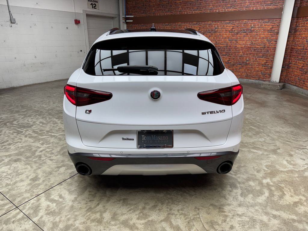Used 2023 Alfa Romeo Stelvio Ti AWD/4WD image 3