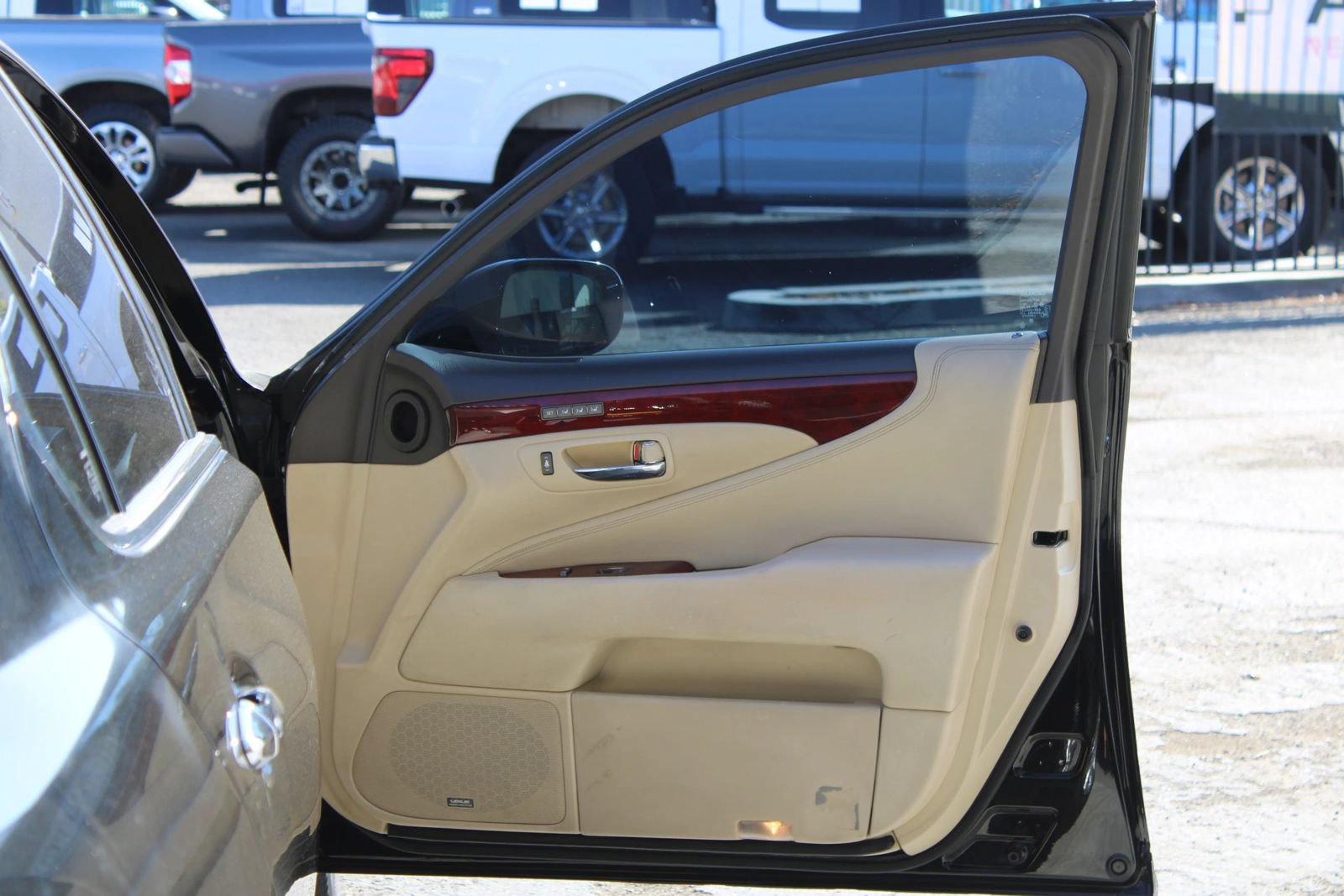 Used 2010 Lexus LS 460 RWD image 7