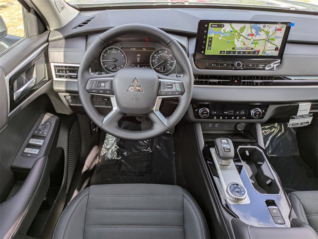 New 2025 Mitsubishi Outlander SE image 17