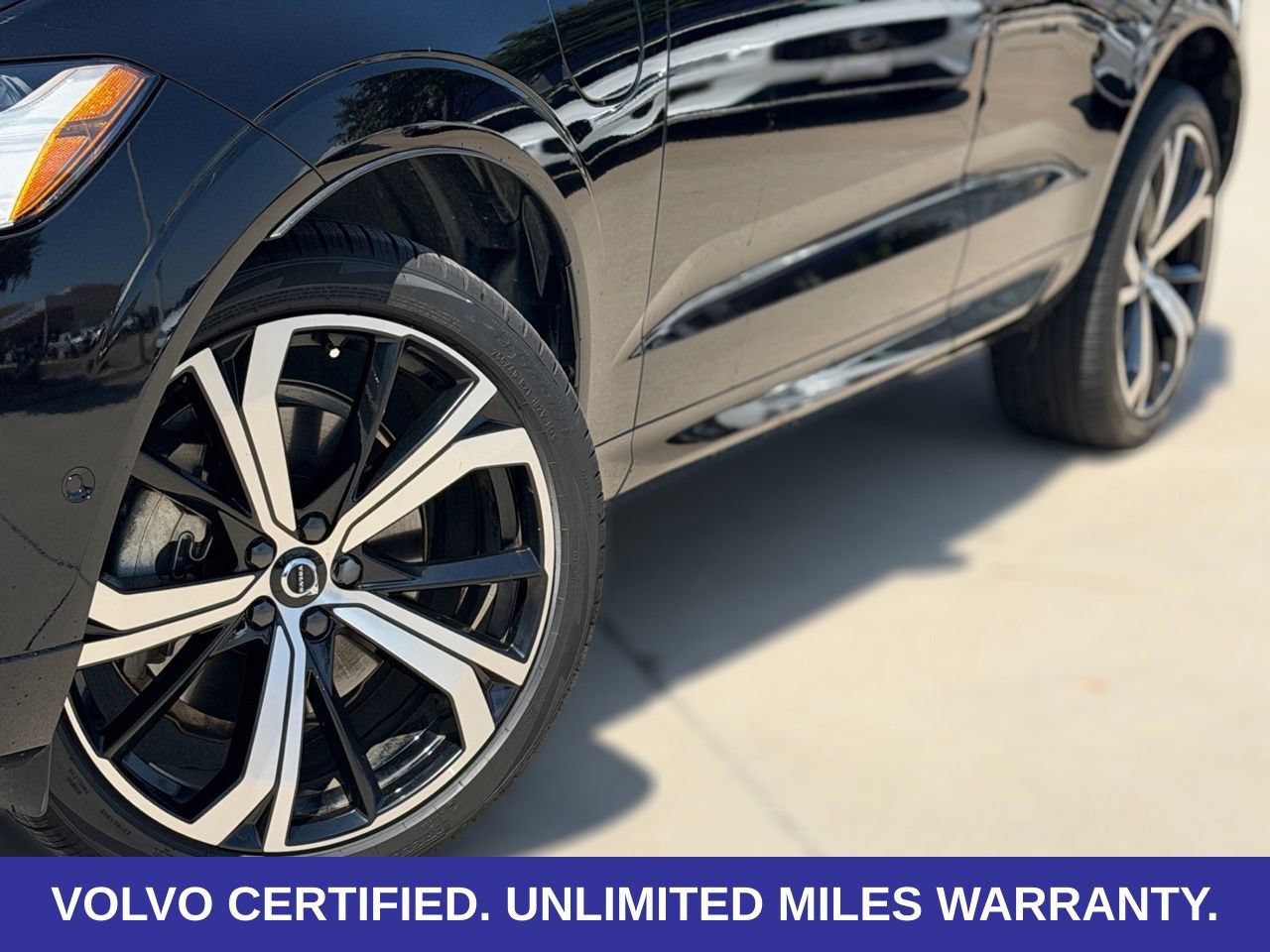 Certified 2024 Volvo XC60 T8 Ultimate w/ Protection Package Premier AWD/4WD image 9