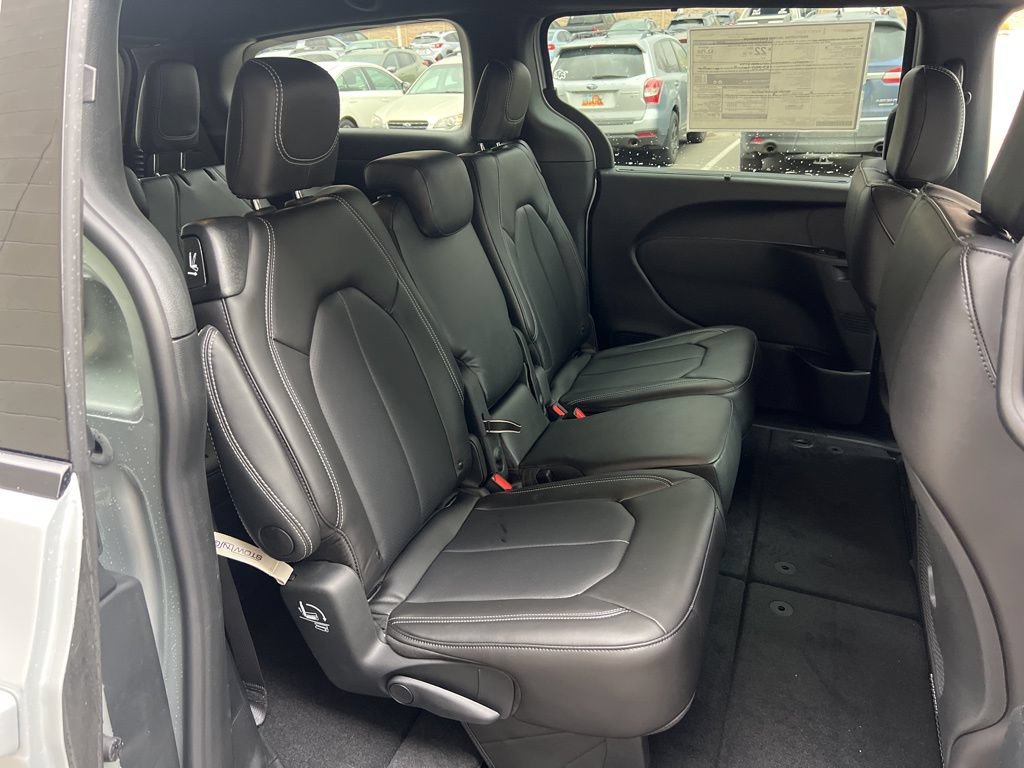 New 2026 Chrysler Pacifica Select w/ S Appearance Package FWD image 22