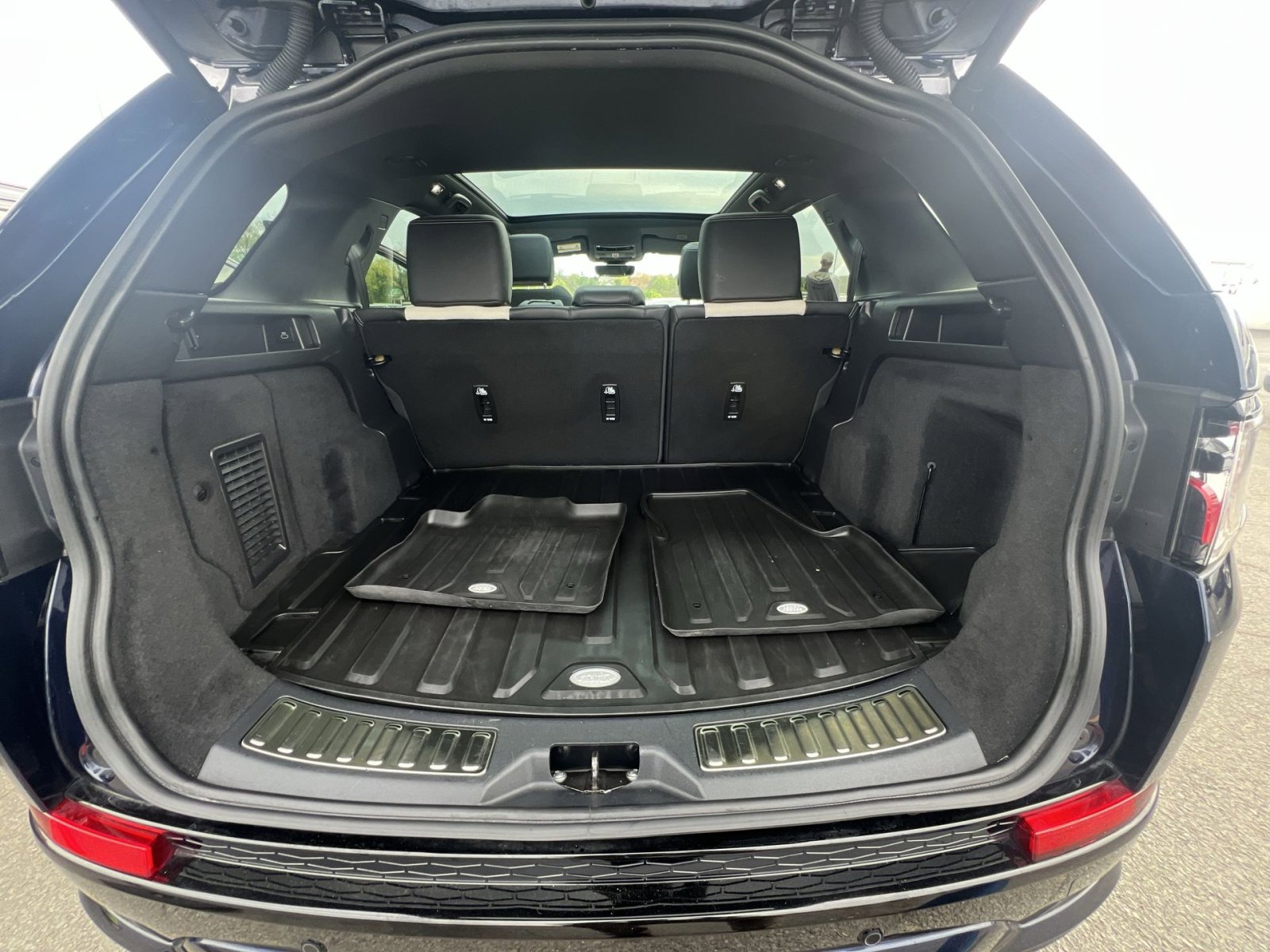 Used 2023 Land Rover Discovery Sport SE R-Dynamic image 34