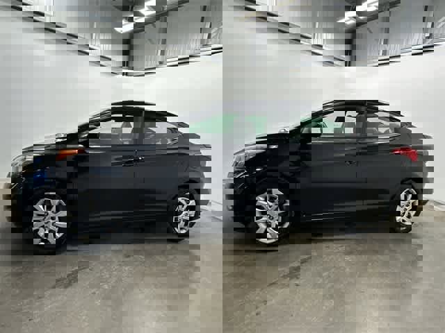 Used 2012 Hyundai Elantra GLS image 2