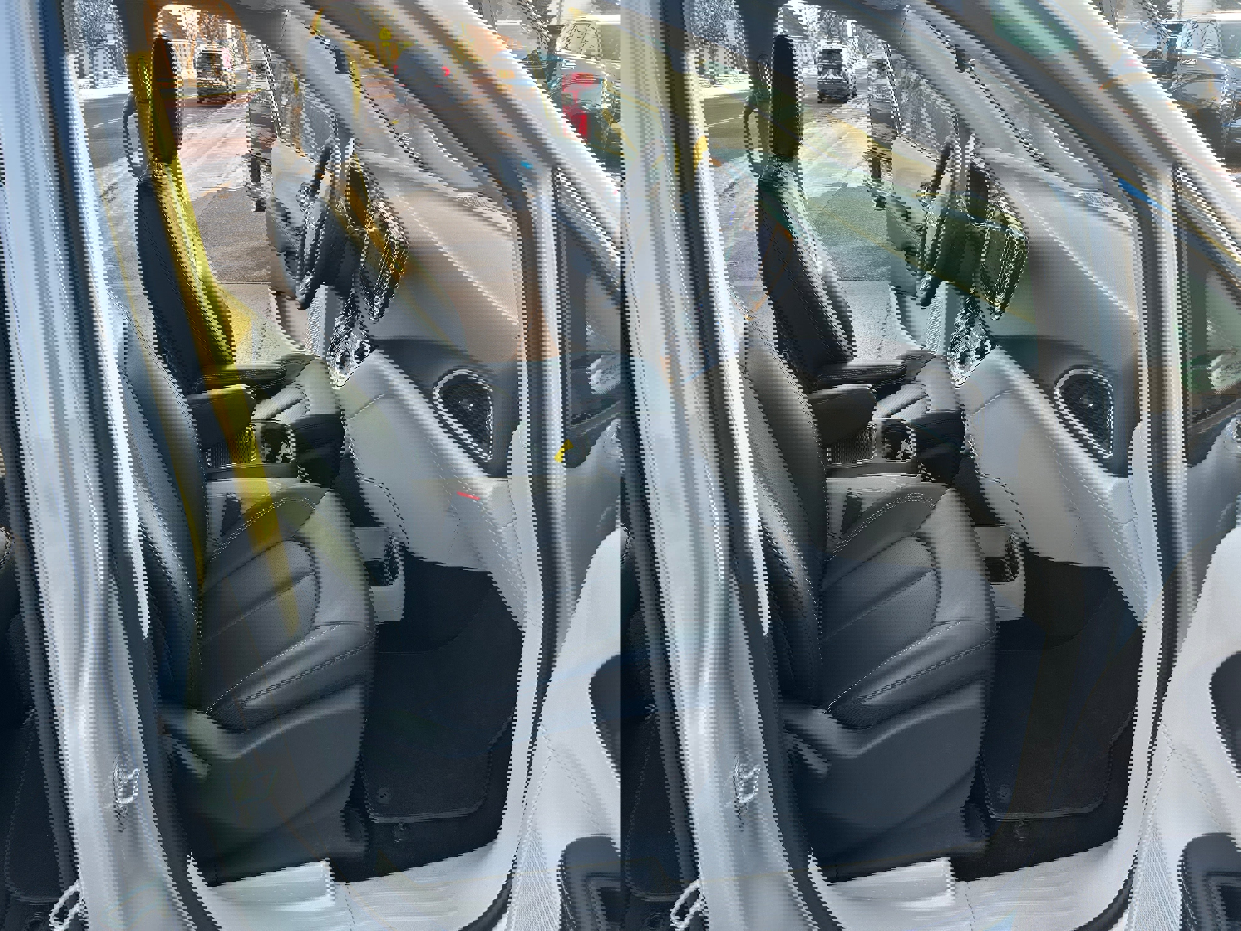 Used 2024 Chrysler Pacifica Touring-L image 28