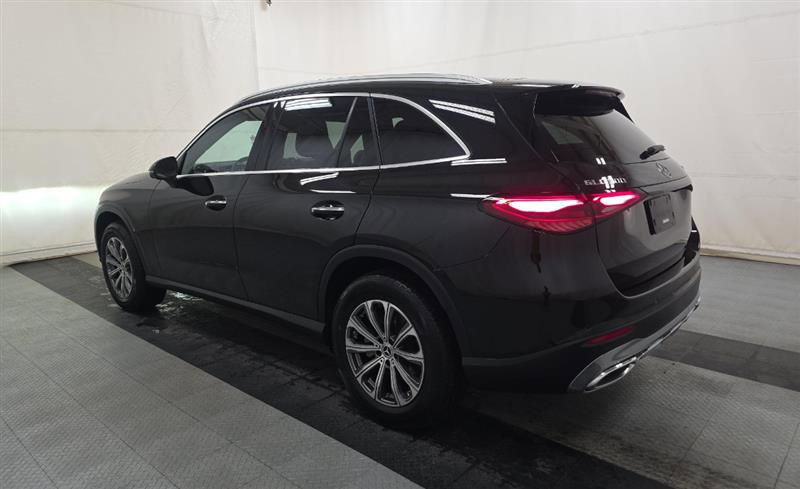 Used 2025 Mercedes-Benz GLC 300 4MATIC image 10