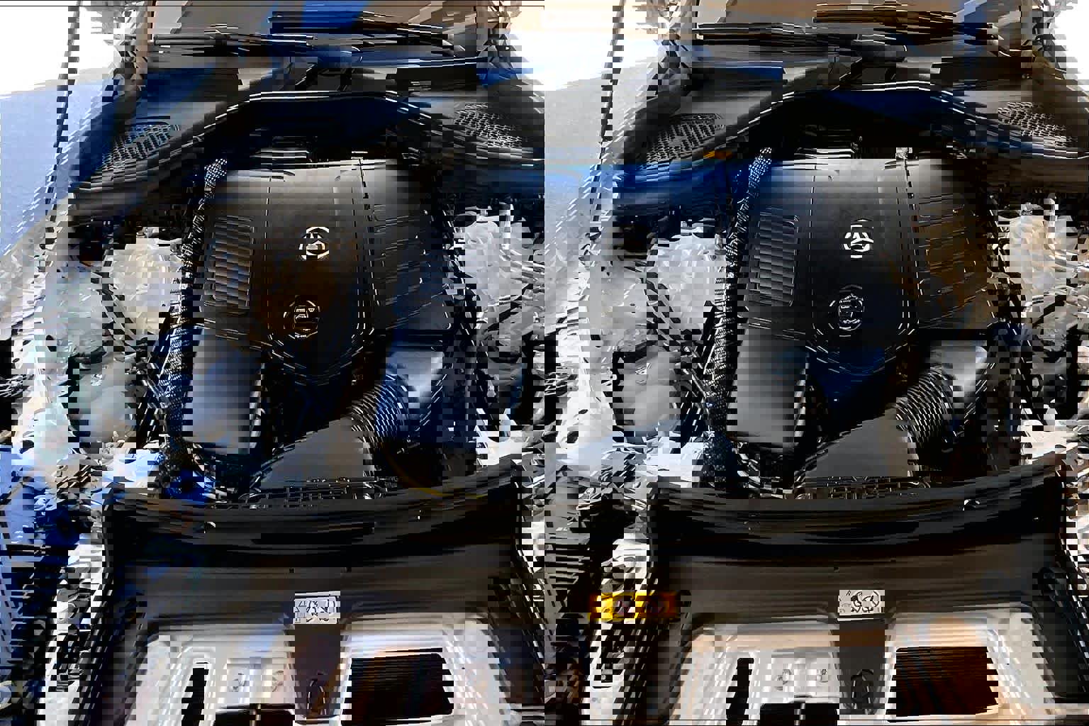 Used 2025 Mercedes-Benz GLC 300 4MATIC image 32