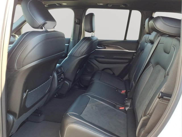 New 2026 Jeep Grand Cherokee Altitude AWD/4WD image 9