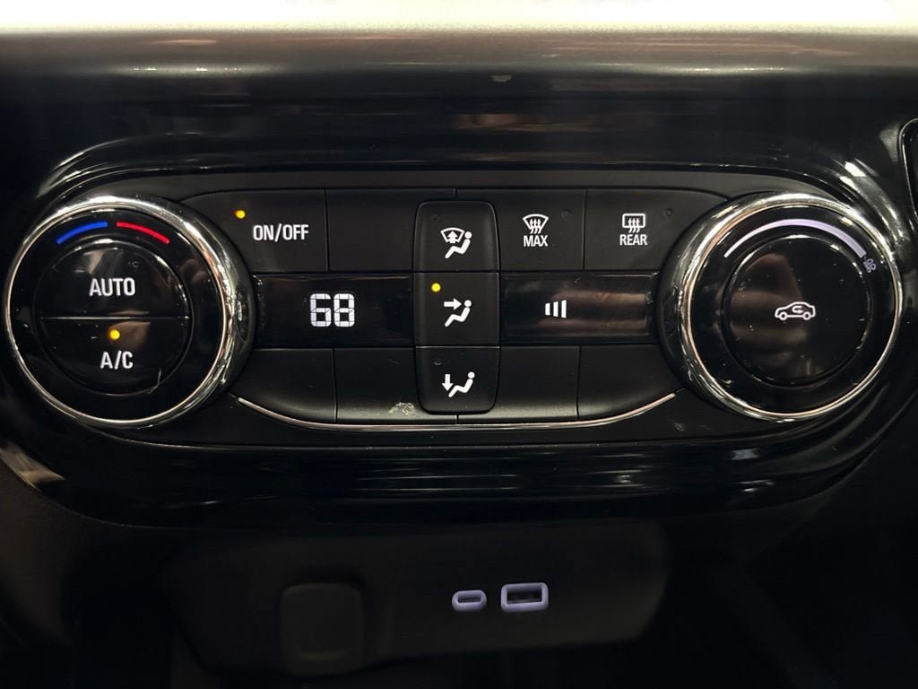 Certified 2025 Chevrolet Trax LT FWD image 28