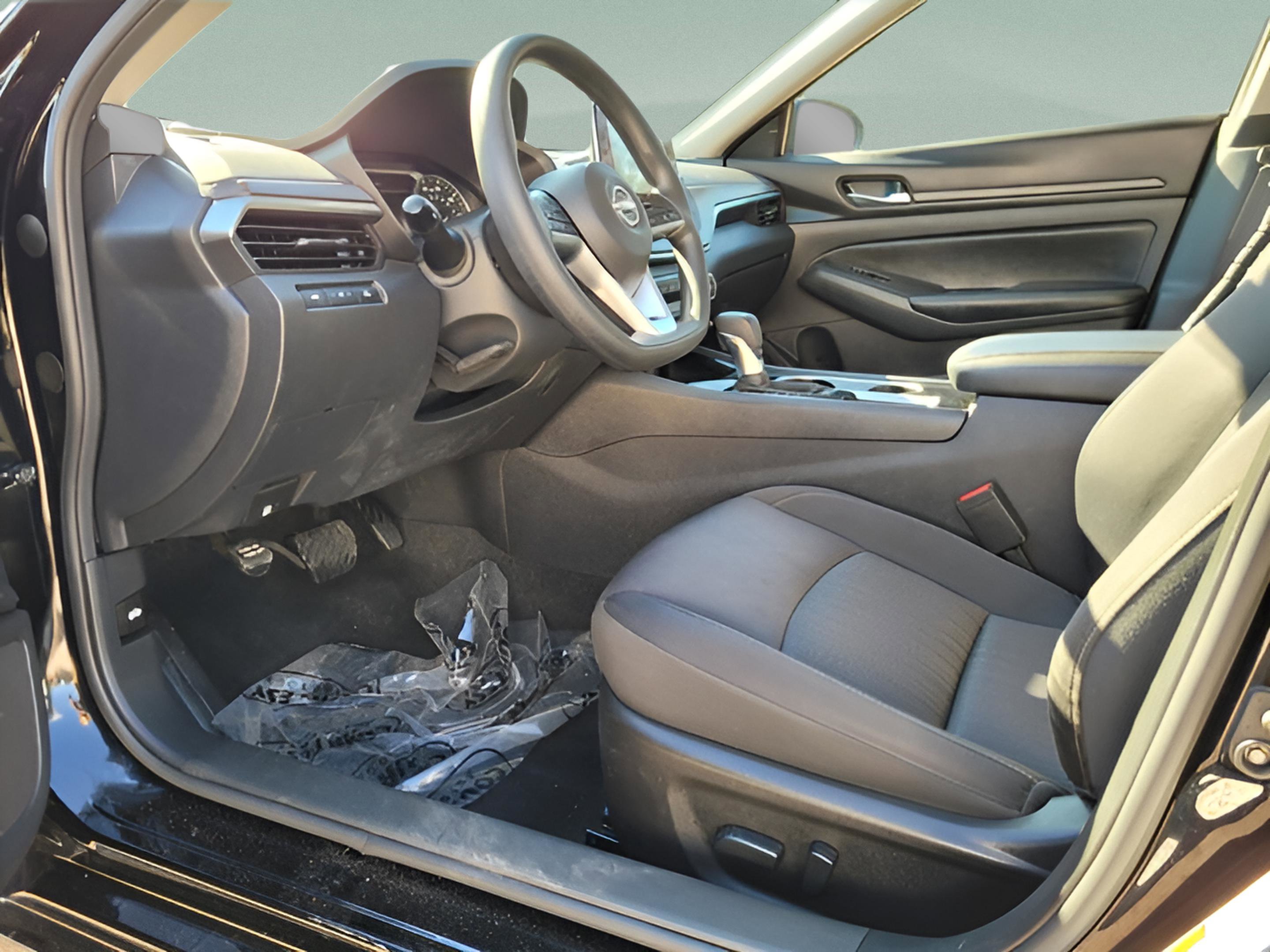 Used 2024 Nissan Altima 2.5 SV image 21