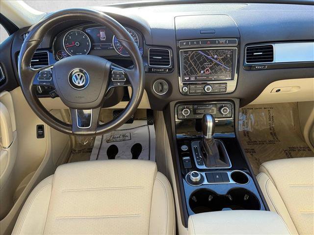 Used 2016 Volkswagen Touareg Sport AWD/4WD image 20