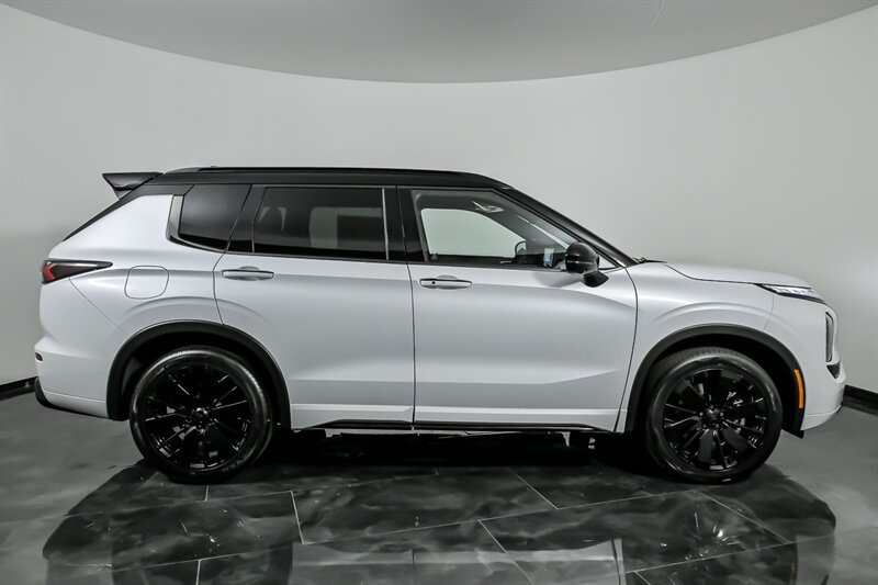 New 2026 Mitsubishi Outlander SEL Black Edition AWD/4WD image 9