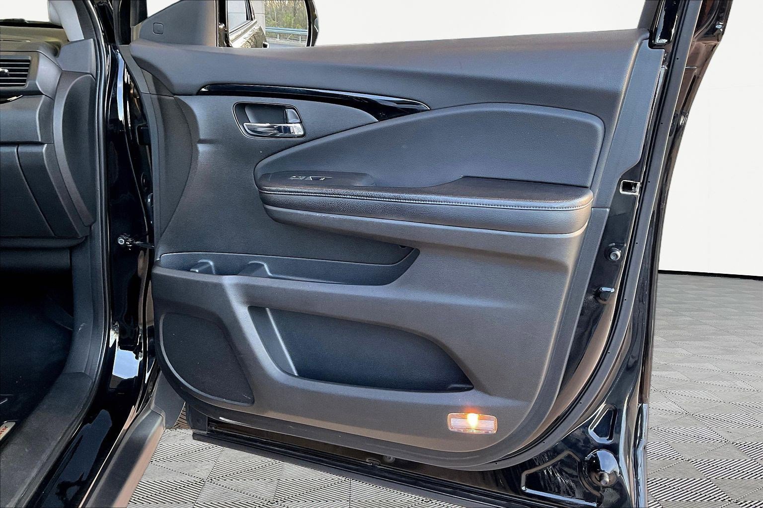 Used 2017 Honda Pilot Elite image 29