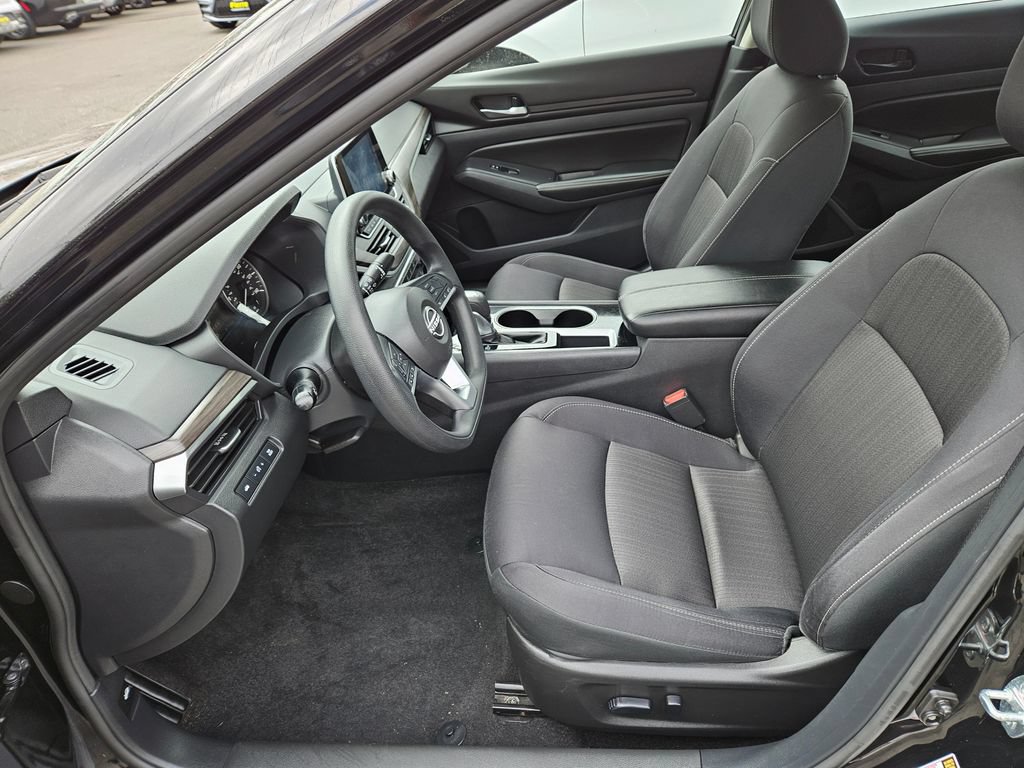 Used 2024 Nissan Altima 2.5 SV FWD image 18