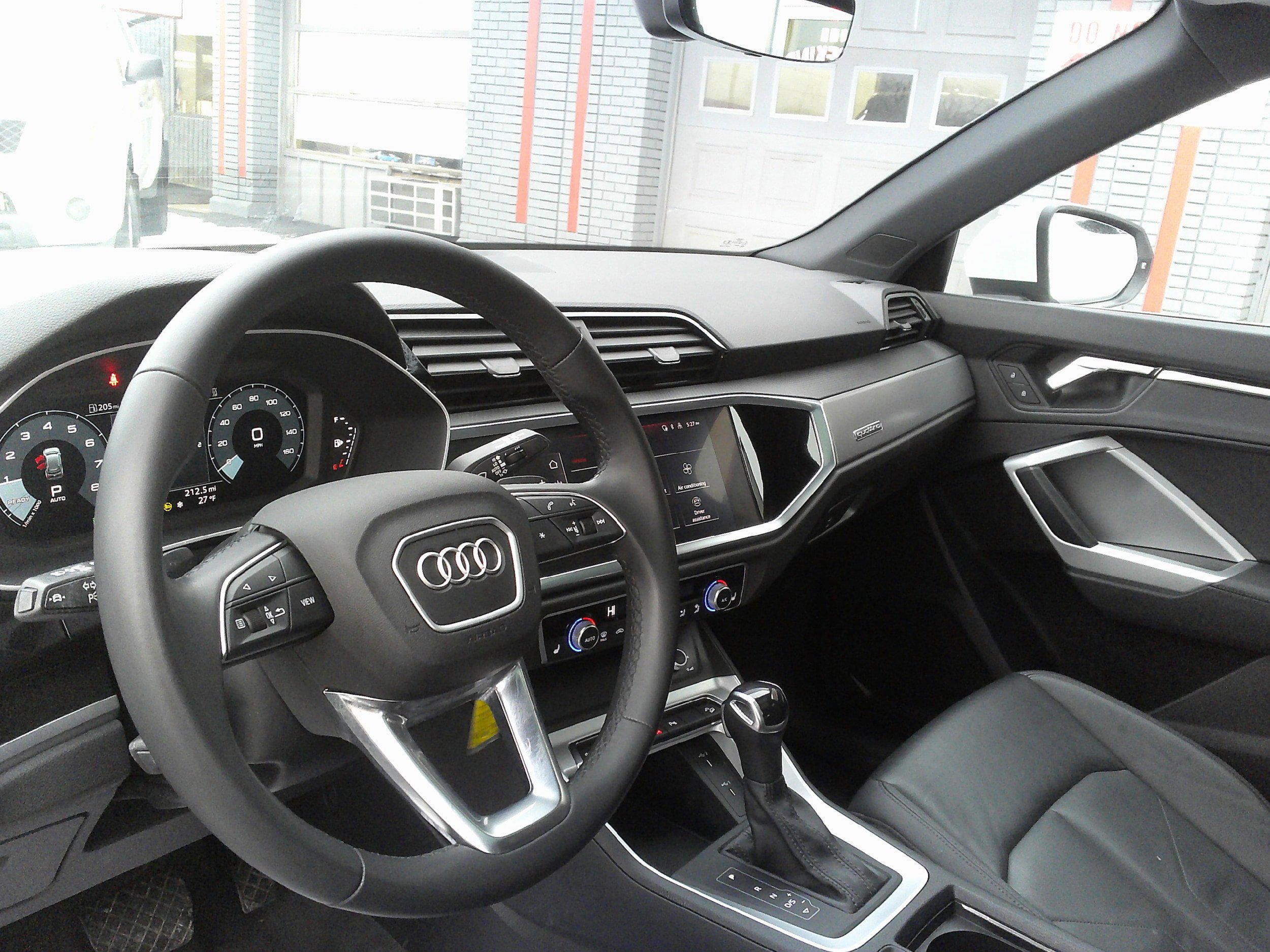 Used 2025 Audi Q3 2.0T Premium image 14