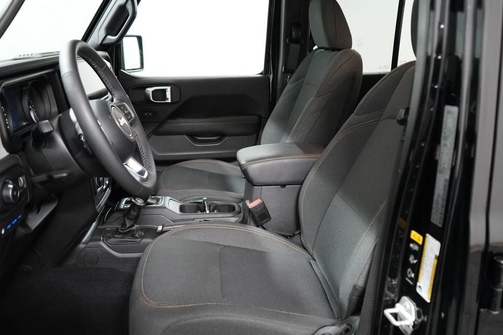 Used 2025 Jeep Wrangler Unlimited Sahara w/ Safety Group AWD/4WD image 12