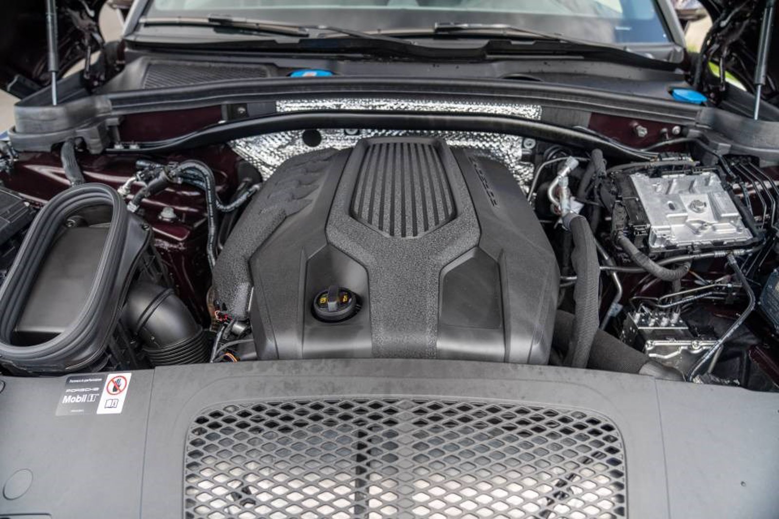 New 2026 Porsche Macan AWD/4WD image 27