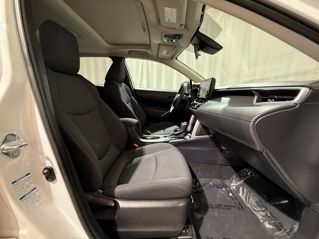 Certified 2022 Toyota Corolla Cross LE w/ Moonroof Package AWD/4WD image 23