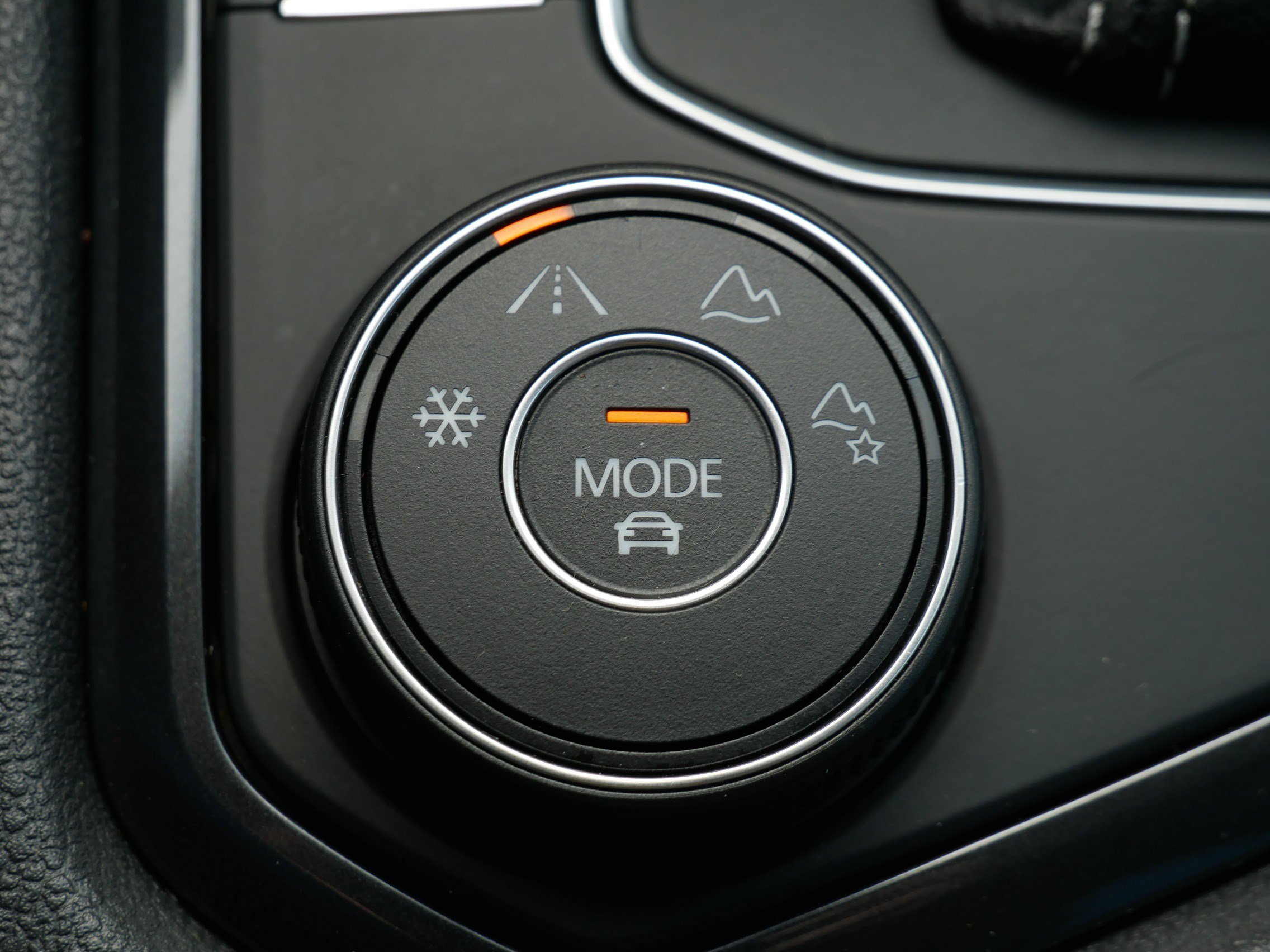 Used 2021 Volkswagen Tiguan SE AWD/4WD image 30