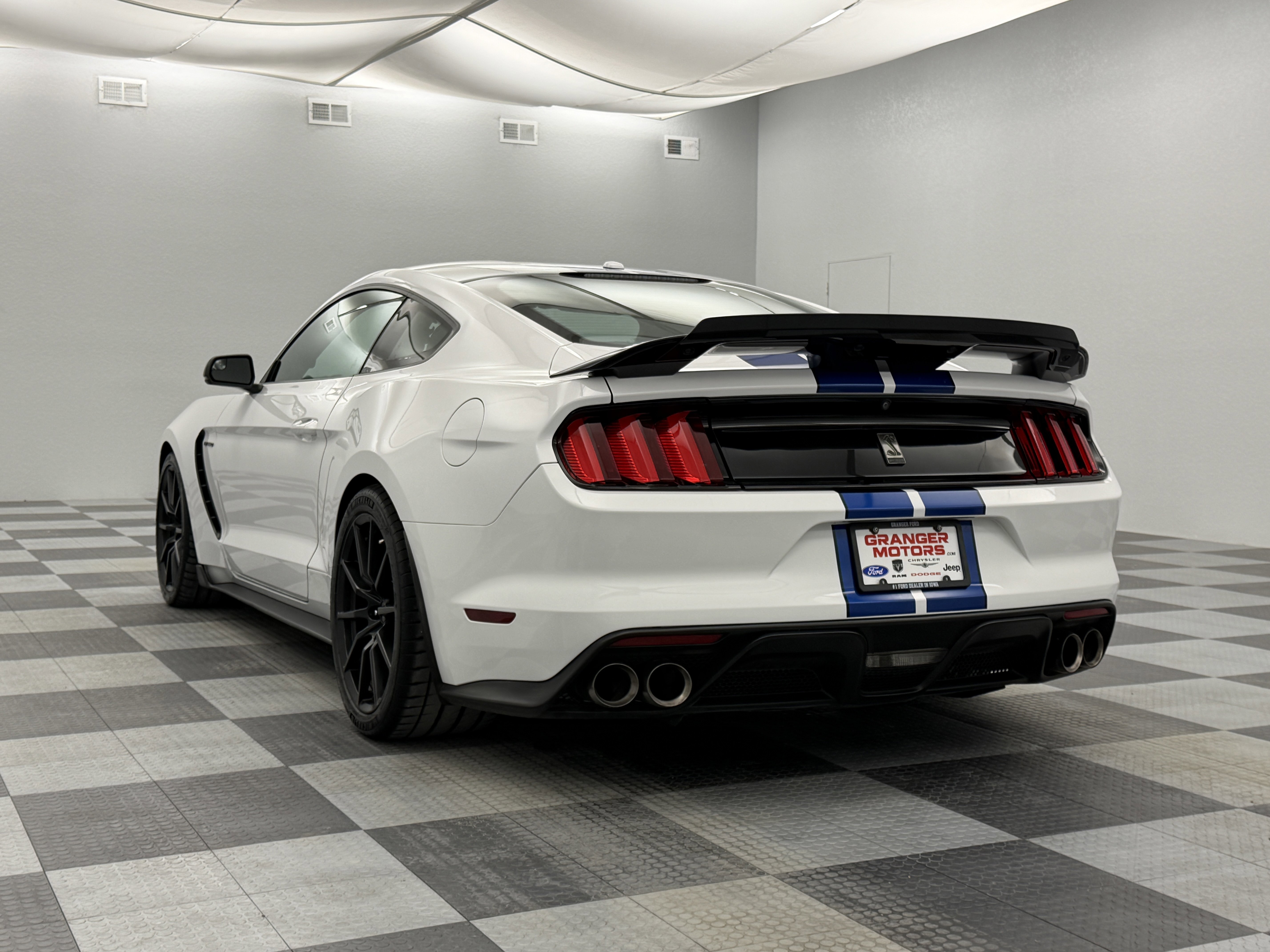 Used 2017 Ford Mustang Shelby GT350 image 13