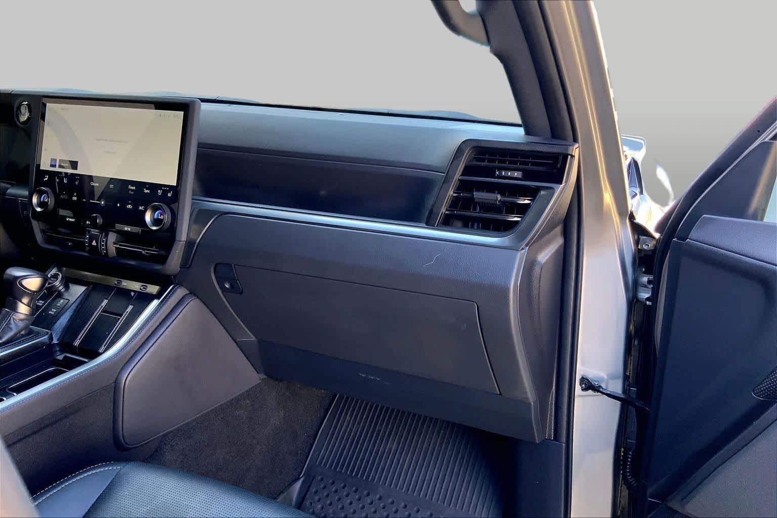 Used 2025 Lexus GX 550 w/ Accessory Package (2T) AWD/4WD image 19
