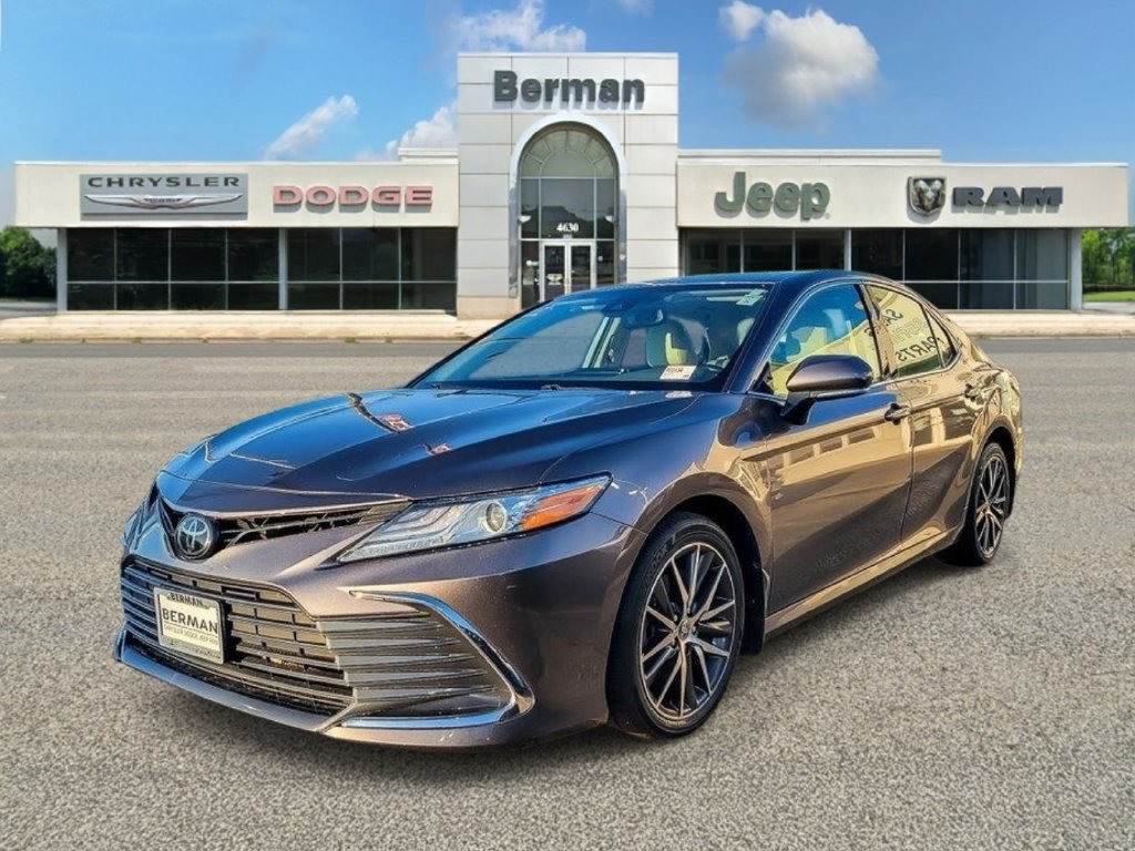 Used 2023 Toyota Camry XLE AWD/4WD image 7