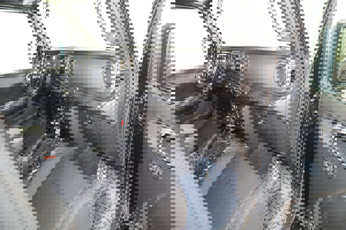 Used 2023 Jeep Wrangler Unlimited w/ Cold Weather Group image 38