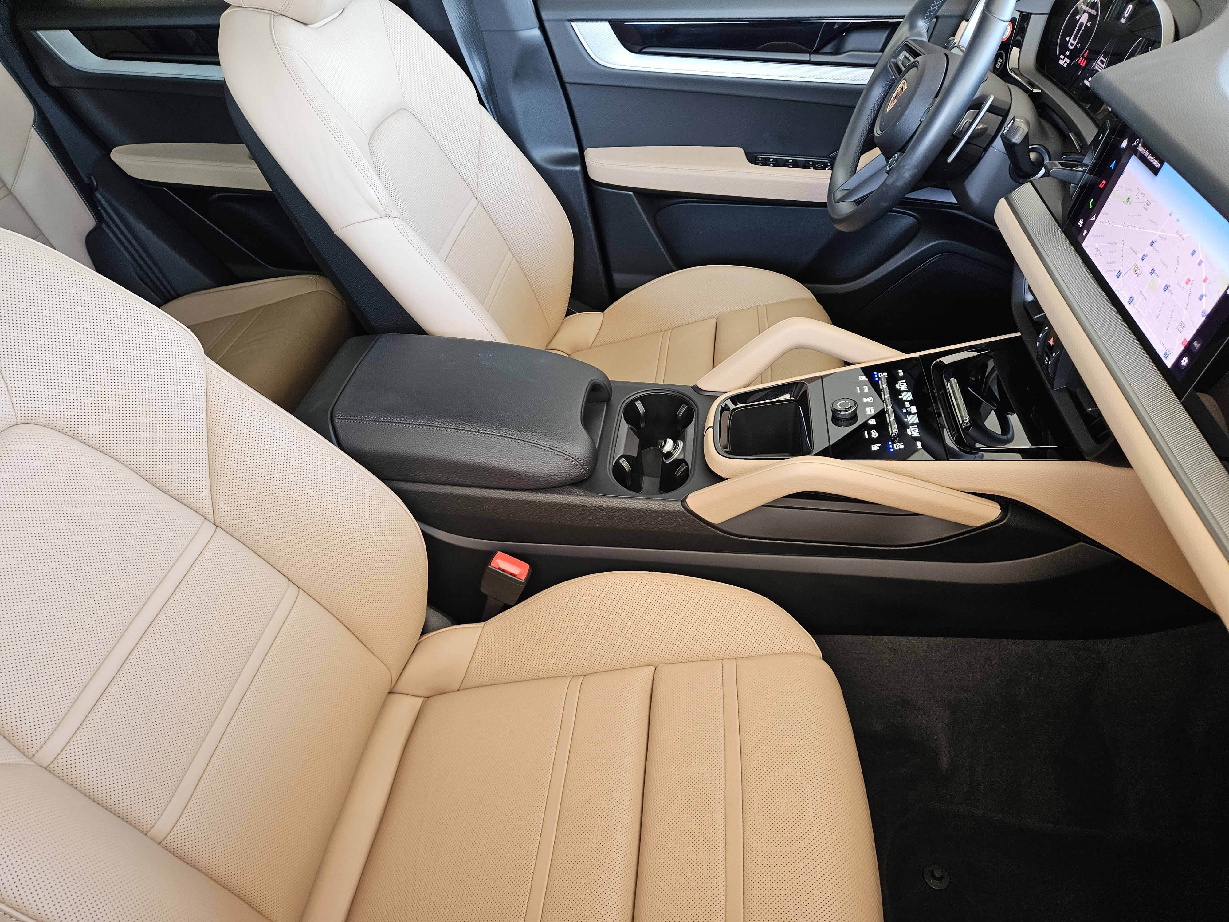 Certified 2025 Porsche Cayenne Coupe image 16