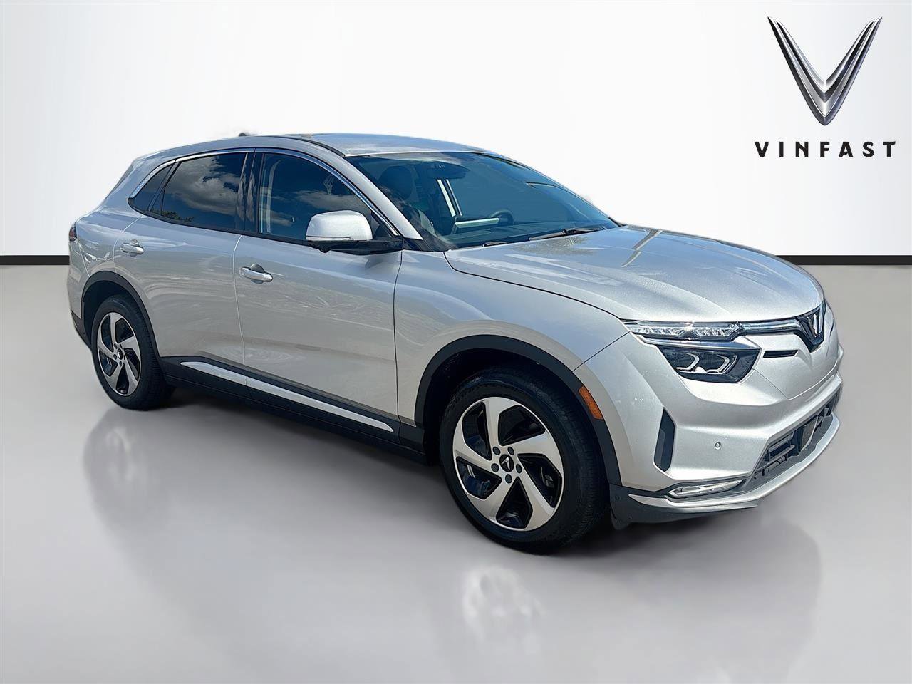 New 2025 VinFast VF 8 Eco