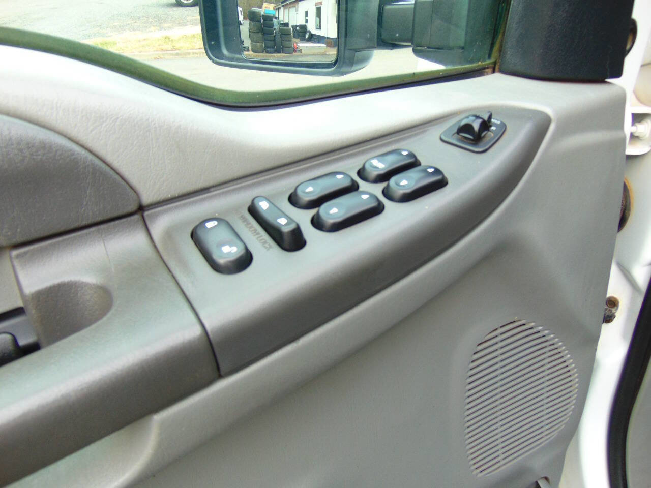 Used 2004 Ford F250 XLT image 8