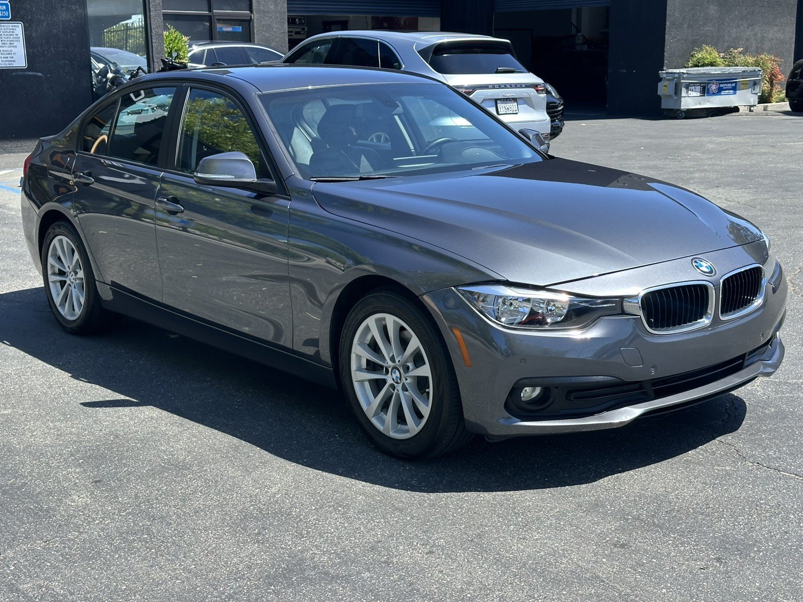 Used 2017 BMW 320i Sedan RWD image 7