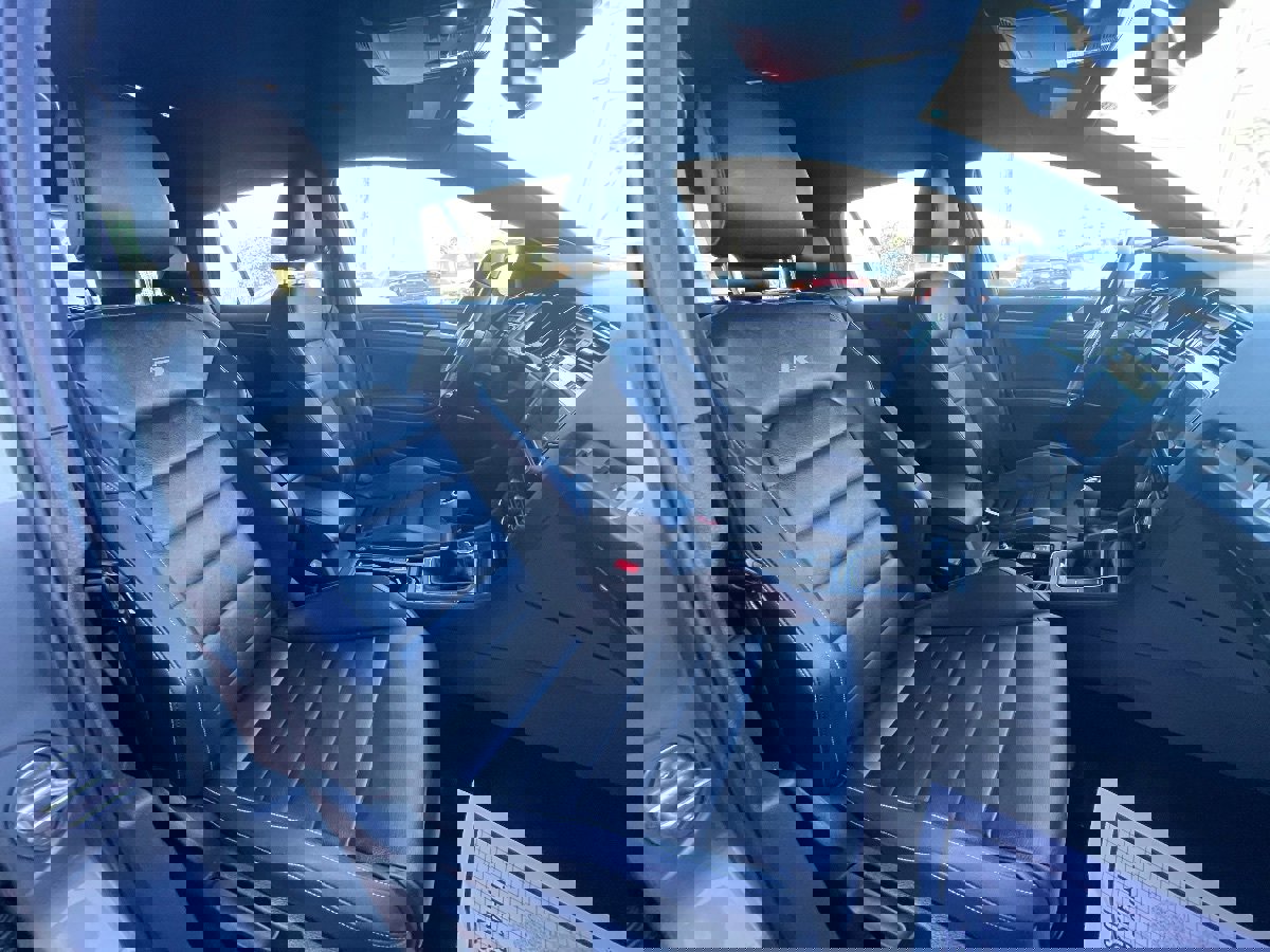 Used 2016 Volkswagen Golf R 4-Door image 13