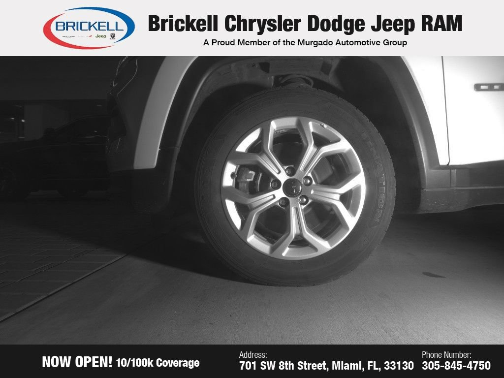 Used 2025 Jeep Compass Latitude image 14