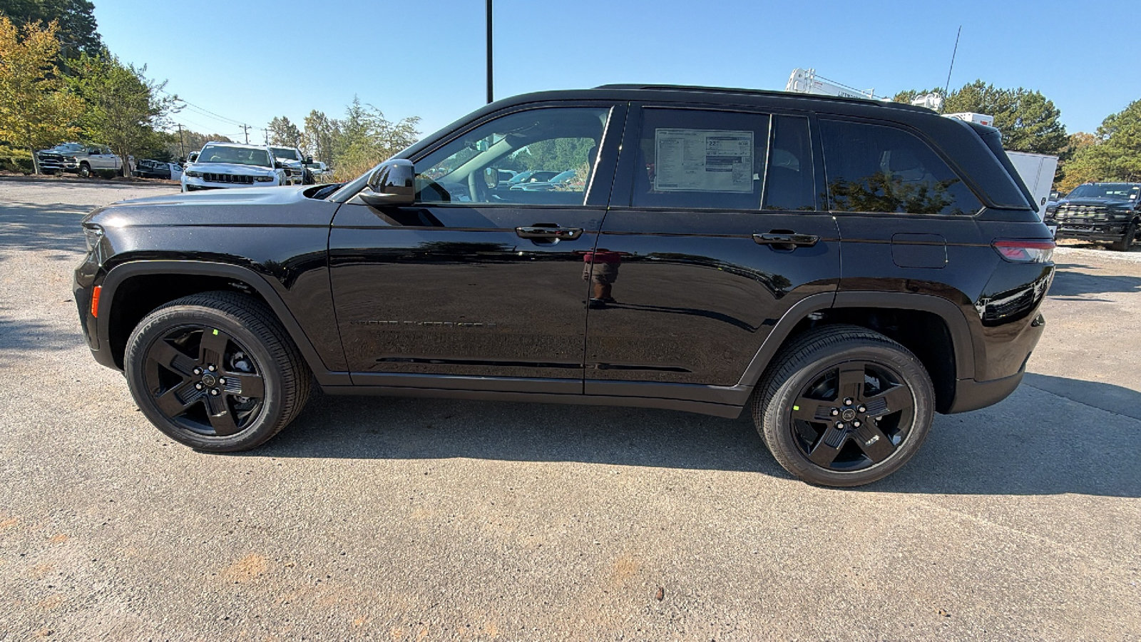 New 2027 Jeep Grand Cherokee Laredo X AWD/4WD image 11