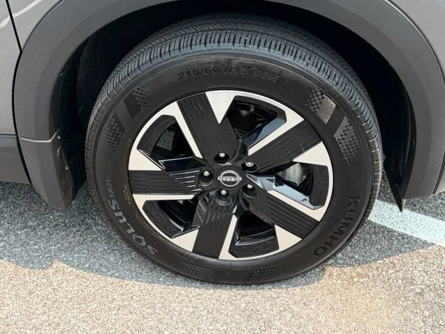 Certified 2025 Nissan Kicks SV AWD/4WD image 10
