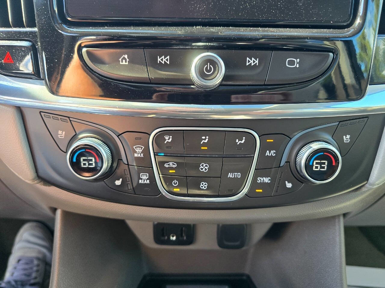 Used 2018 Chevrolet Traverse Premier image 21