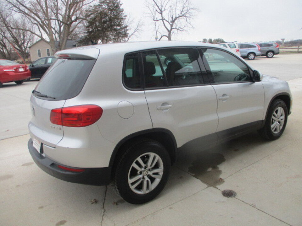 Used 2013 Volkswagen Tiguan S image 16