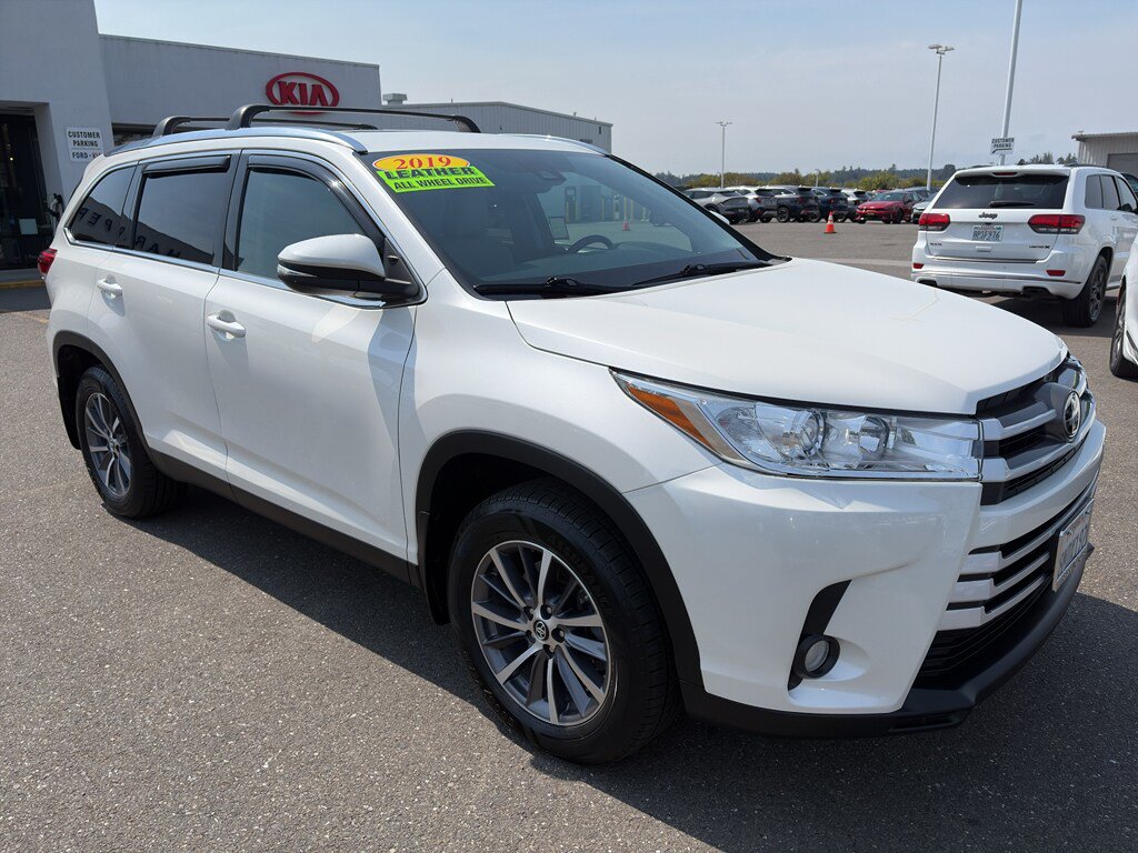 Used 2019 Toyota Highlander XLE AWD/4WD image 8