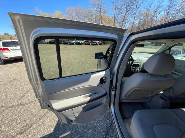 Used 2009 Chevrolet HHR LS FWD image 24