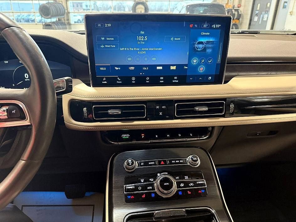 Used 2021 Lincoln Nautilus Reserve image 11