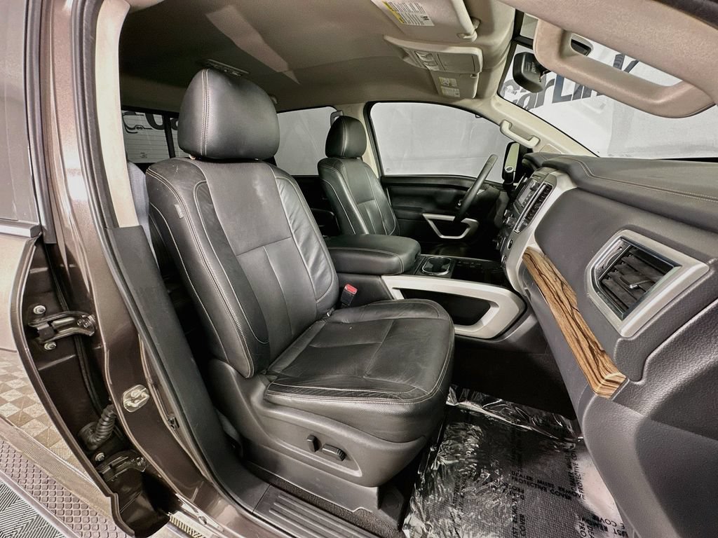 Used 2017 Nissan Titan SL w/ Off-Road Package AWD/4WD image 32