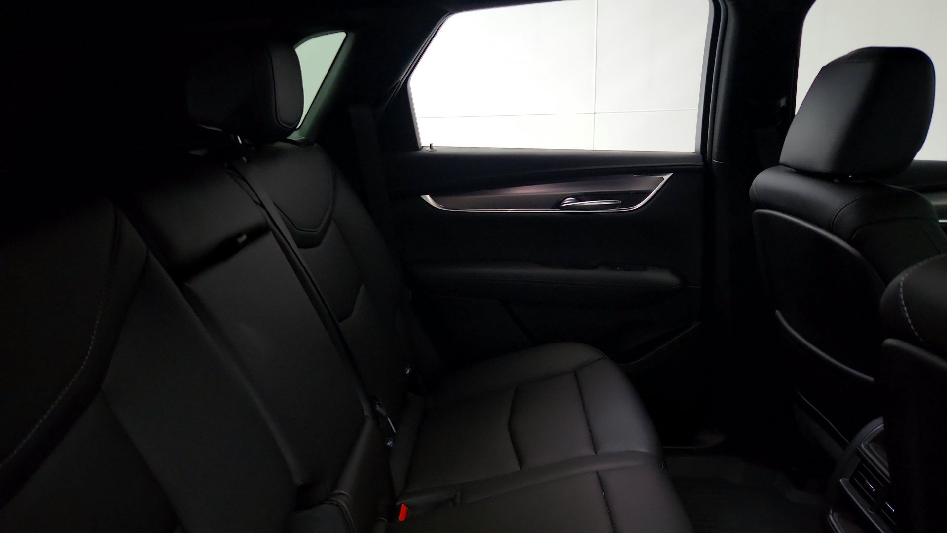 Certified 2024 Cadillac XT5 Luxury w/ LPO, Floor Liner Package AWD/4WD image 27