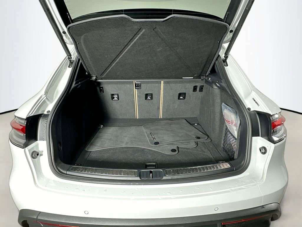 Used 2025 Porsche Macan image 28