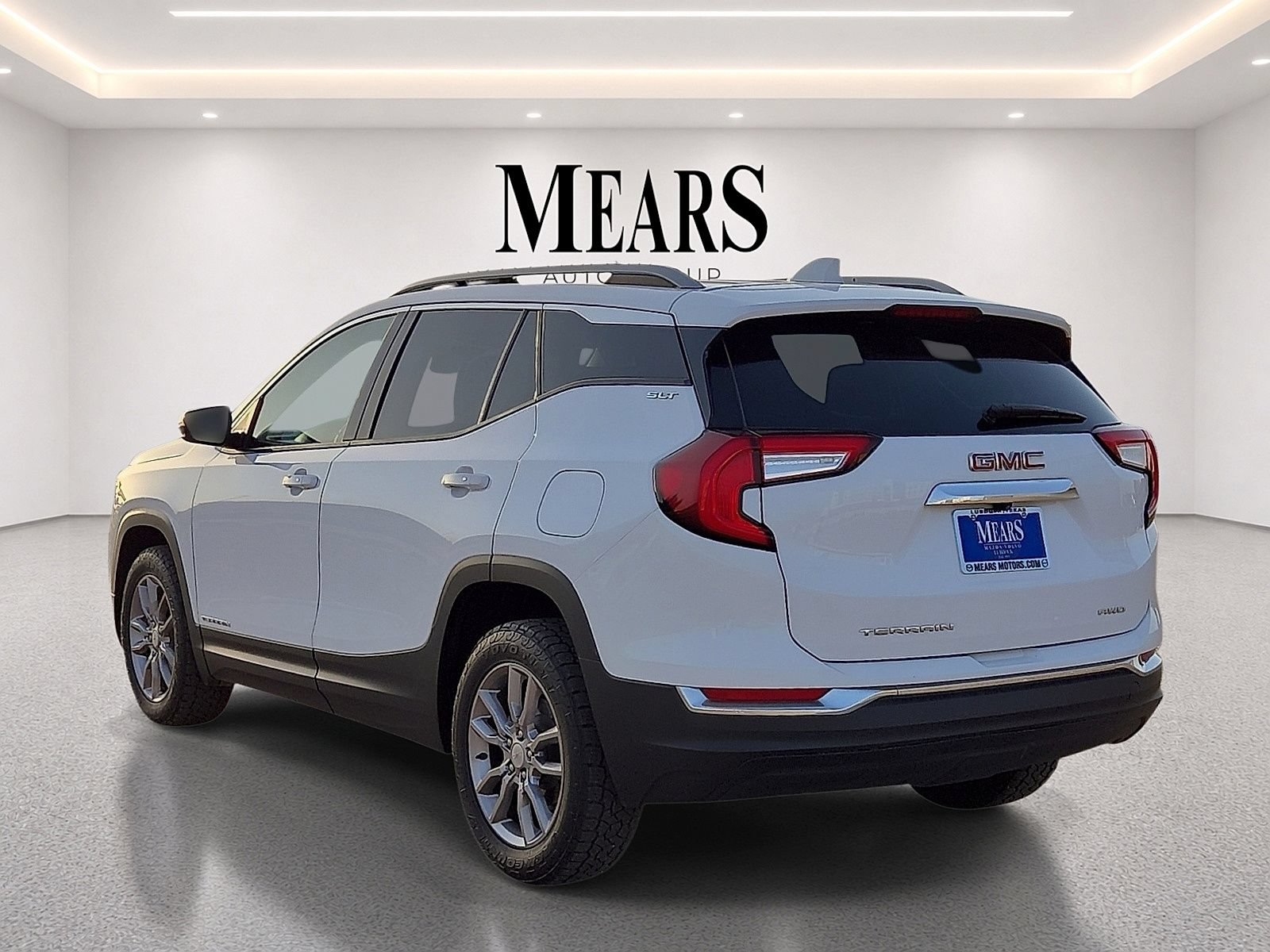 Used 2023 GMC Terrain SLT AWD/4WD image 3