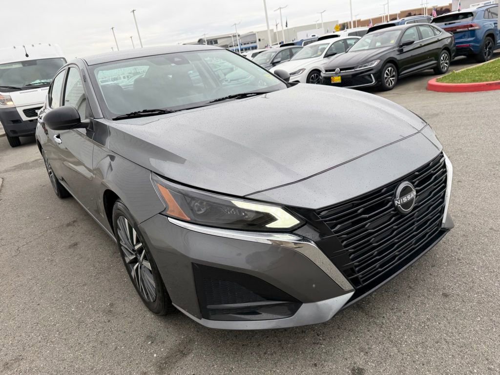 Used 2024 Nissan Altima 2.5 SV FWD image 8