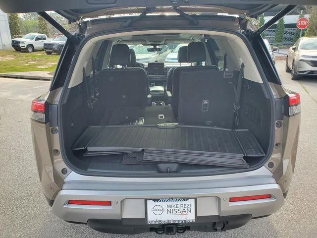 Used 2023 Nissan Pathfinder Platinum image 10