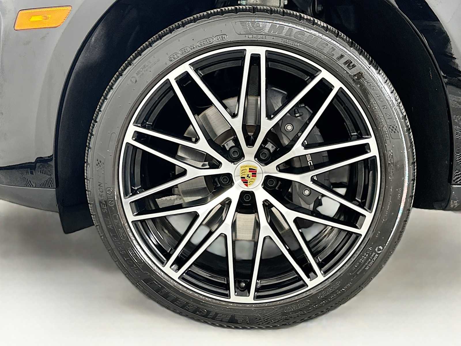 Certified 2025 Porsche Macan image 33