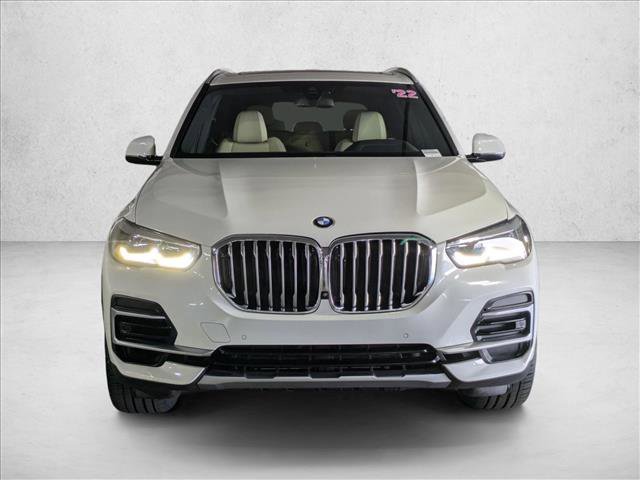 Used 2022 BMW X5 sDrive40i w/ Parking Assistance Package RWD video 2