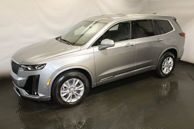 New 2025 Cadillac XT6 Luxury image 2