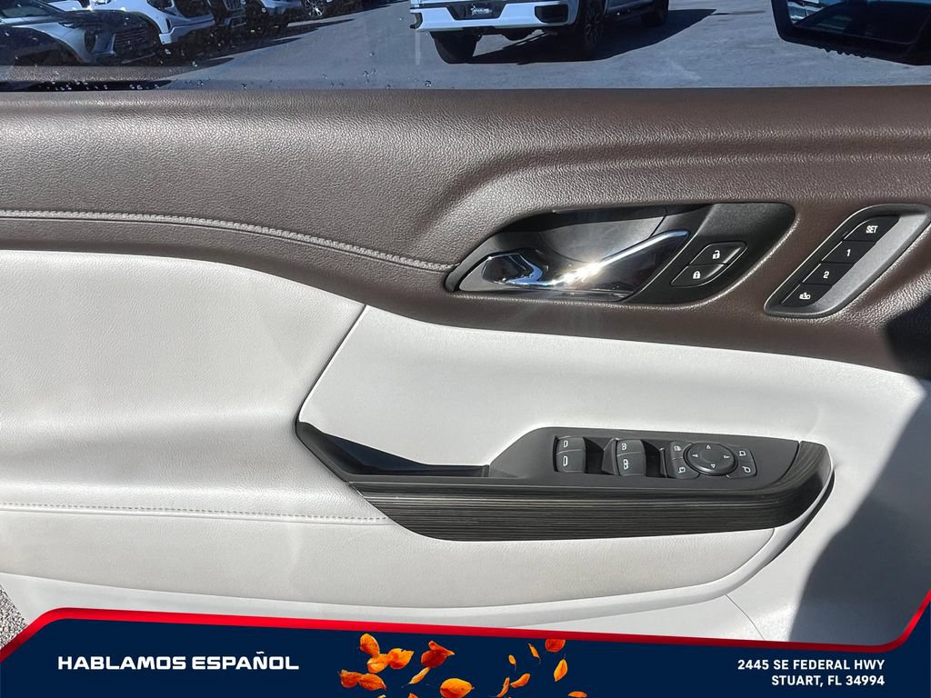 Used 2021 GMC Acadia SLT w/ Technology Package FWD image 24