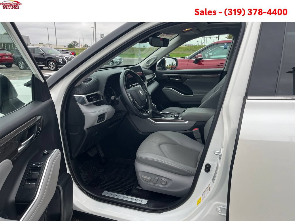 Certified 2020 Toyota Highlander Limited AWD/4WD image 17